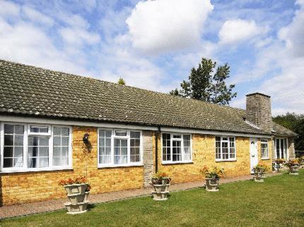Stansted Inn Бишопс-Стортфорд Экстерьер фото